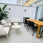Amazing 2 Bed With Ac Terrace 6min Walk Διαμέρισμα