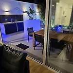 Διαμέρισμα Amazing 2 Bed With Ac Terrace 6min Walk Κασκαΐς