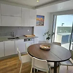 Amazing 2 Bed With Ac Terrace 6min Walk *