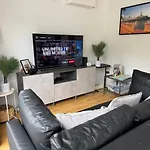 Amazing 2 Bed With Ac Terrace 6min Walk Κασκαΐς