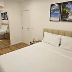 Amazing 2 Bed With Ac Terrace 6min Walk Διαμέρισμα *