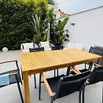 Amazing 2 Bed With Ac Terrace 6min Walk Διαμέρισμα *