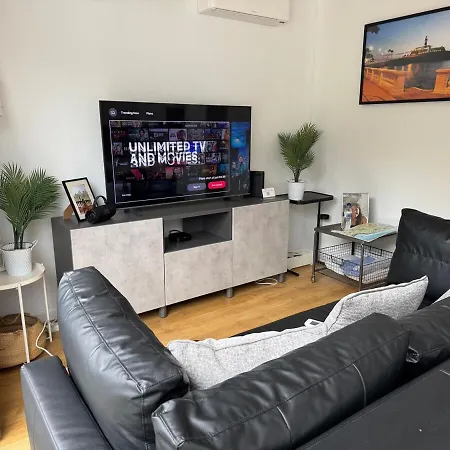 Amazing 2 Bed With Ac Terrace 6min Walk קסקאיס