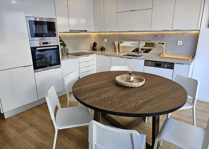 Amazing 2 Bed With Ac Terrace 6min Walk Appartement Cascais
