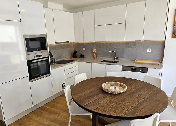 Amazing 2 Bed With Ac Terrace 6min Walk