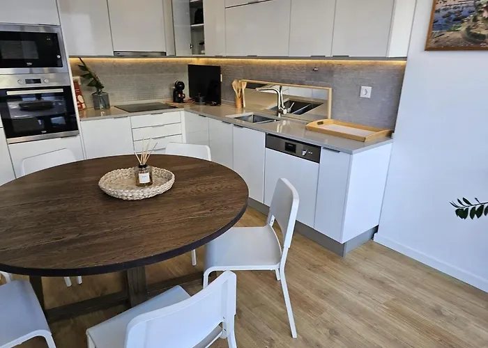 Amazing 2 Bed With Ac Terrace 6min Walk * Cascais