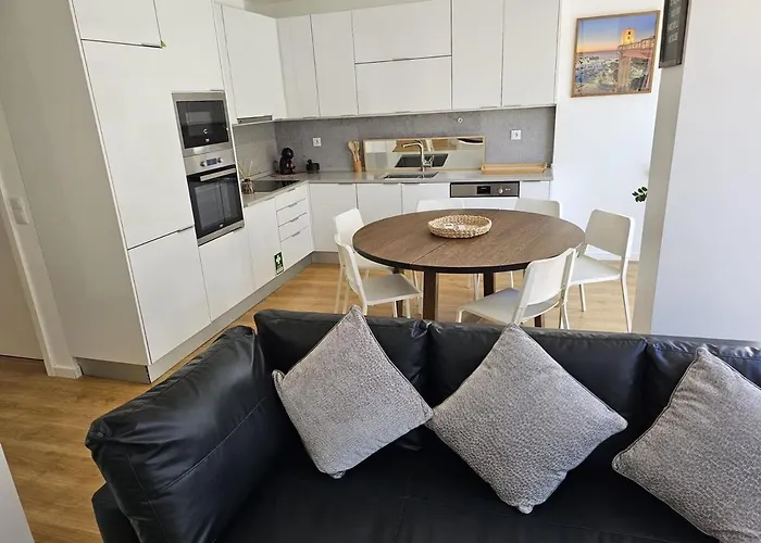 Amazing 2 Bed With Ac Terrace 6min Walk Appartement