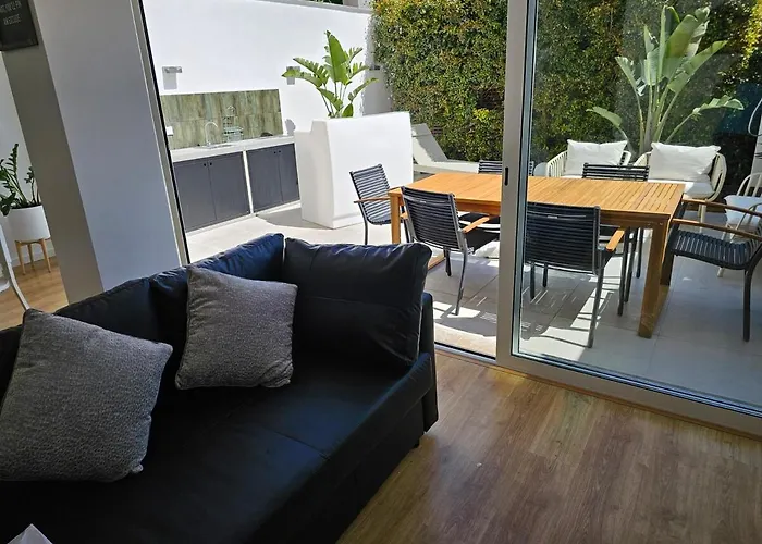 Amazing 2 Bed With Ac Terrace 6min Walk *