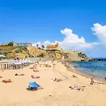 Amazing 2 Bed With Ac Terrace 6min Walk Cascais