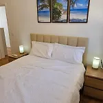 Apartmán Amazing 2 Bed With Ac Terrace 6min Walk *