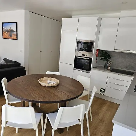 Amazing 2 Bed With Ac Terrace 6min Walk Apartment