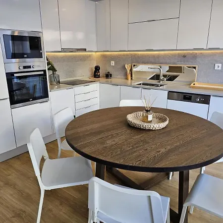 Amazing 2 Bed With Ac Terrace 6min Walk Apartment Cascais