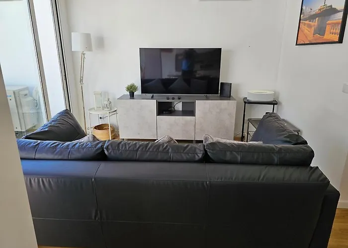 Amazing 2 Bed With Ac Terrace 6min Walk Cascais