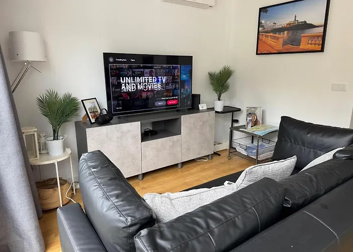 Amazing 2 Bed With Ac Terrace 6min Walk Cascais
