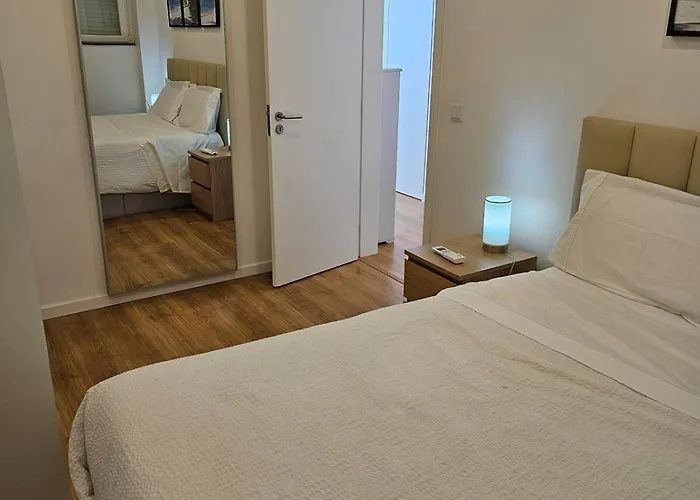 Amazing 2 Bed With Ac Terrace 6min Walk Cascais