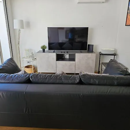 Amazing 2 Bed With Ac Terrace 6min Walk Віавіа