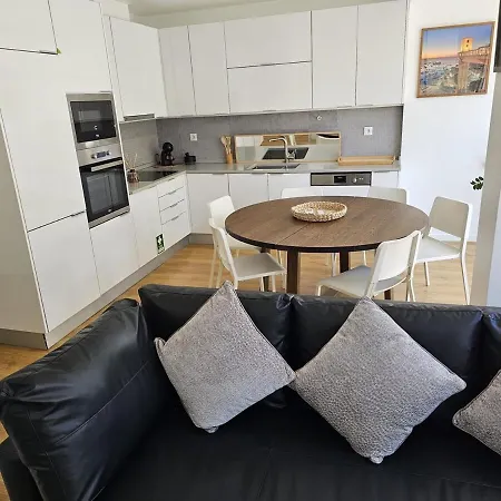 Amazing 2 Bed With Ac Terrace 6min Walk Apartament