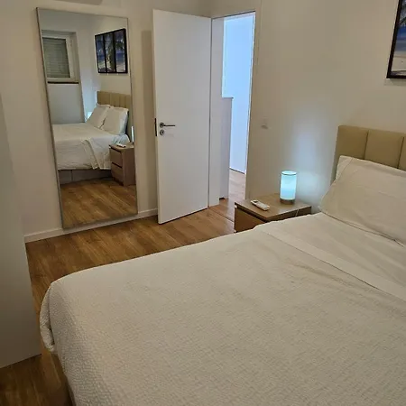 Amazing 2 Bed With Ac Terrace 6min Walk Віавіа